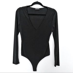 FASHION NOVA - Long Sleeve V-Neck Bodysuit